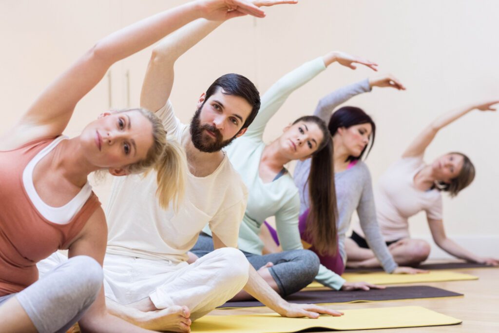 A prática do yoga traz uma série de pontos positivos para a vida de uma pessoa, e isso diz respeito a todas as idades